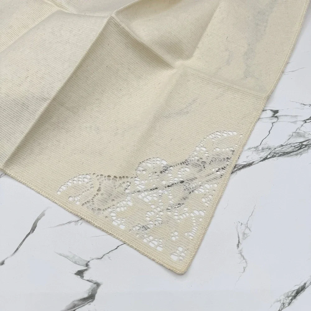 Vintage Quaker Lace Napkins Set of 5 Permanent Press Soil Release Cutwork Corner